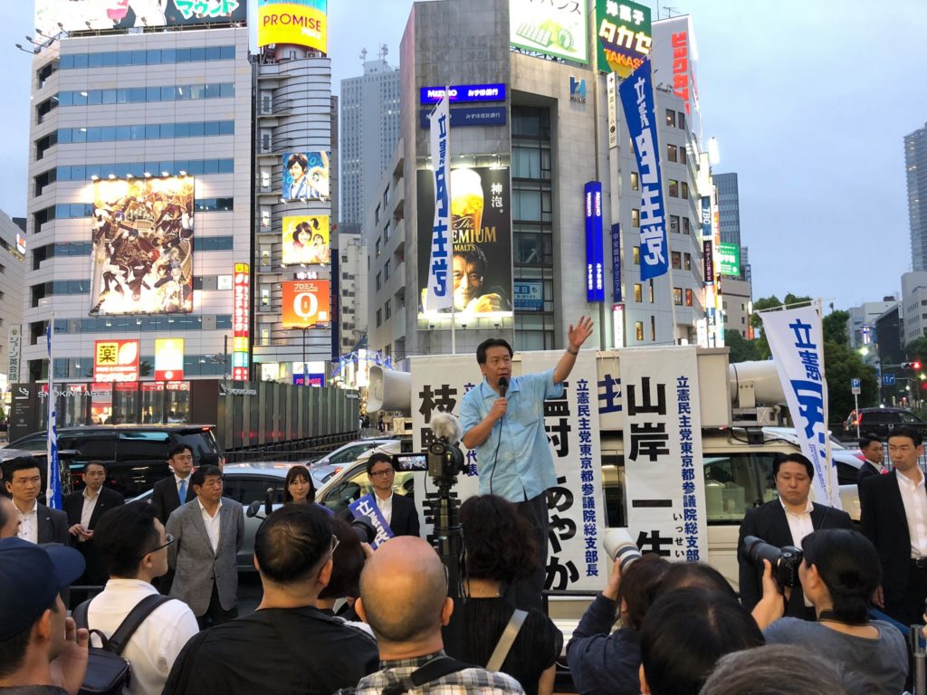 池袋駅で枝野幸男党代表と